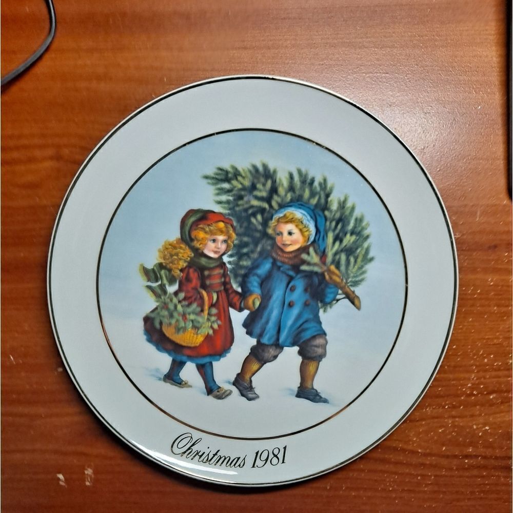 Avon Collector Plate First Edition 1981 - Picture 4 of 5
